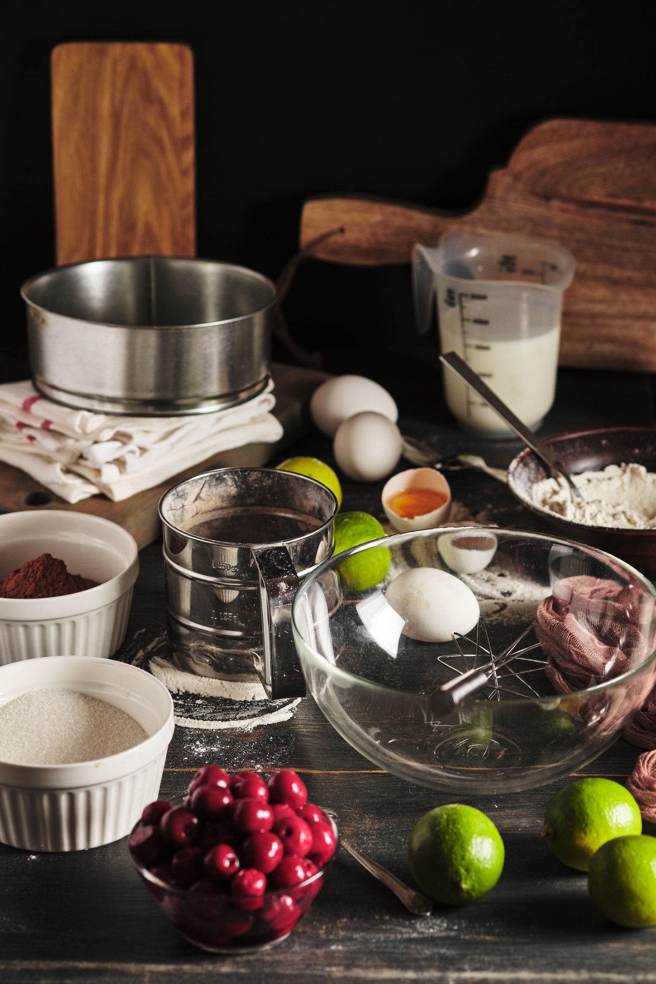 Set di utensili professionali e ingredienti selezionati